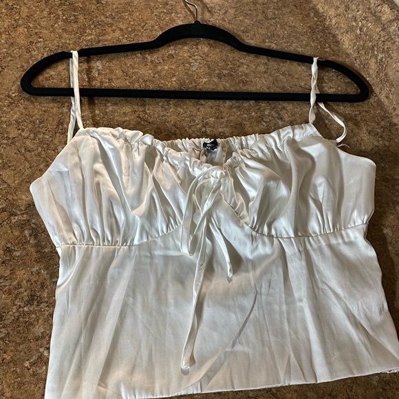Zaful small cropped top, white top, spring top - Picture 2 of 12